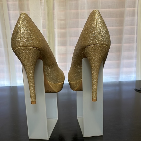 ❗5 For $2️⃣5️⃣ Bundle Sale❗️Olsenboye Gold Glitter Platform Heels - Picture 4 of 9